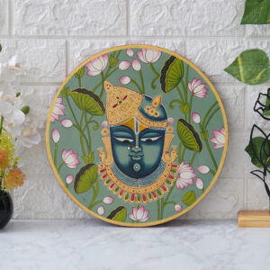 This beautiful pichwai painting depicts Shrinathji, a revered Hindu deity, adorned with flowers and jewels